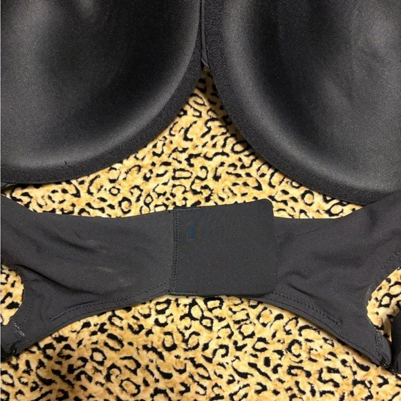 SKIMS Black Seamless T-Shirt Bra - Picture 4 of 5